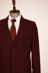 Gildenkloster-Mantel mit Schwalbenkragen und diagonalem Burgunderrot