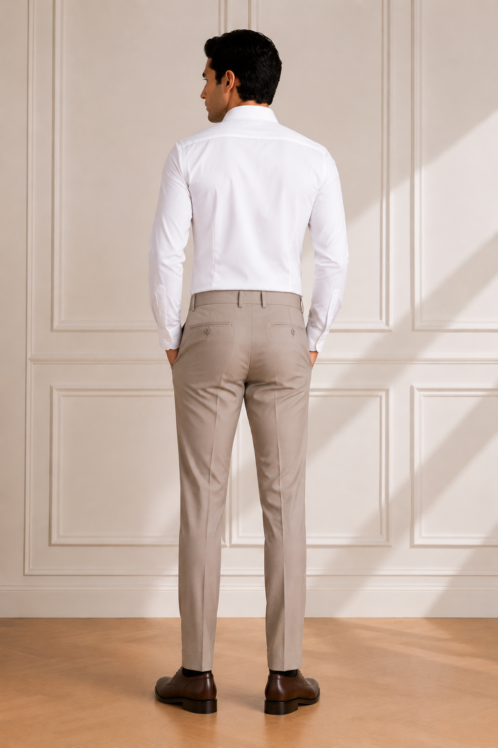 Schmal geschnittene Stoffhose, beige