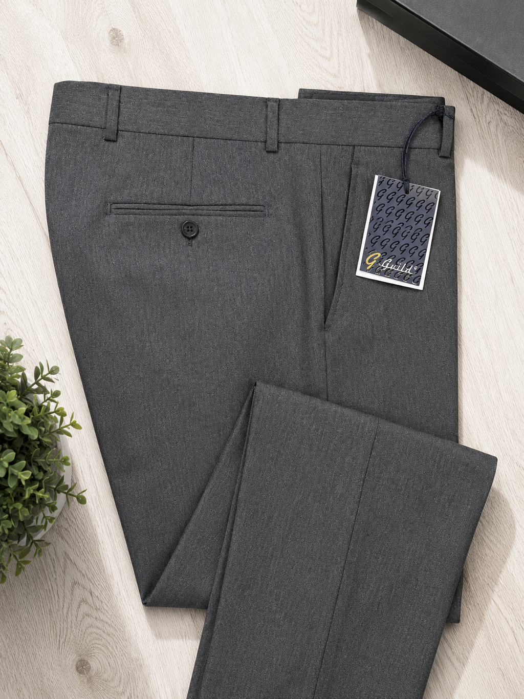 Schmal geschnittene Stoffhose, dunkelgrau