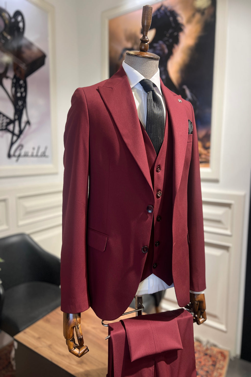 Guild Balkan Slim Fit 3-teilige mit Weste Anzug Weinroter