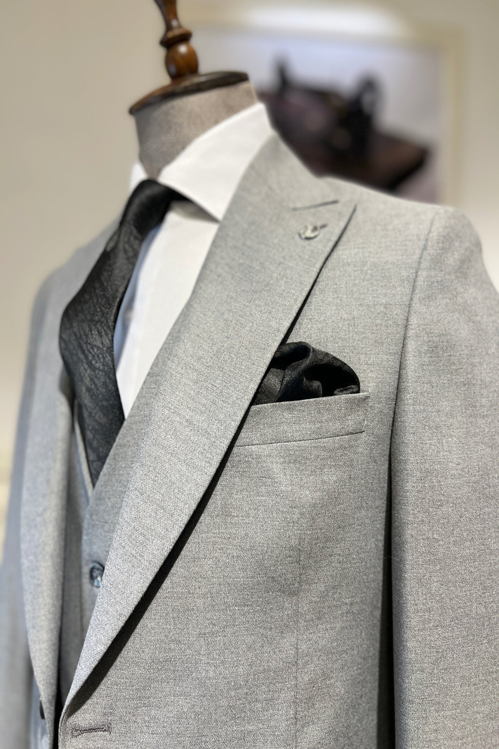 Guild Balkan Slim Fit 3-teilig mit Weste Anzug Grau