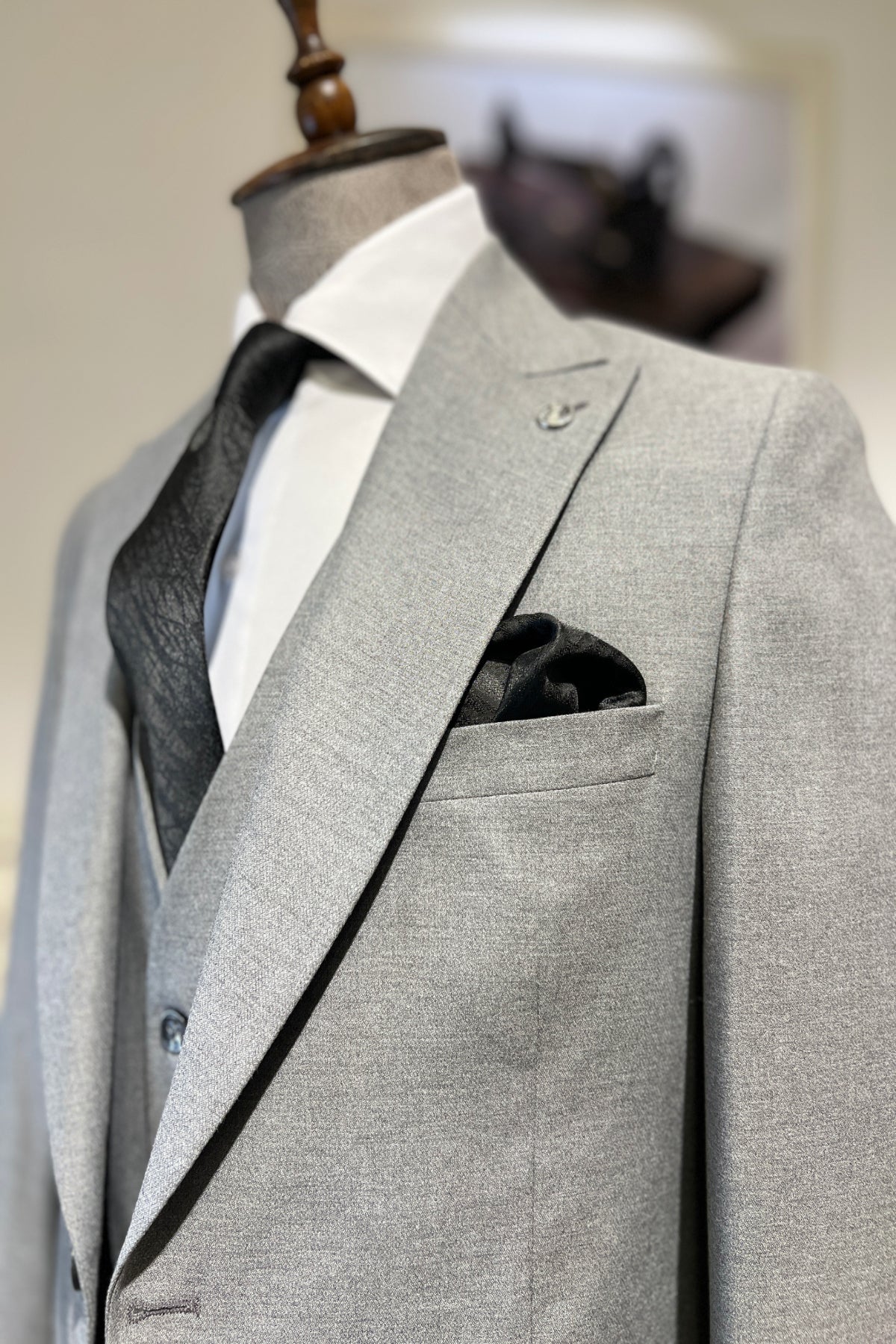 Guild Balkan Slim Fit 3-teilig mit Weste Anzug Grau