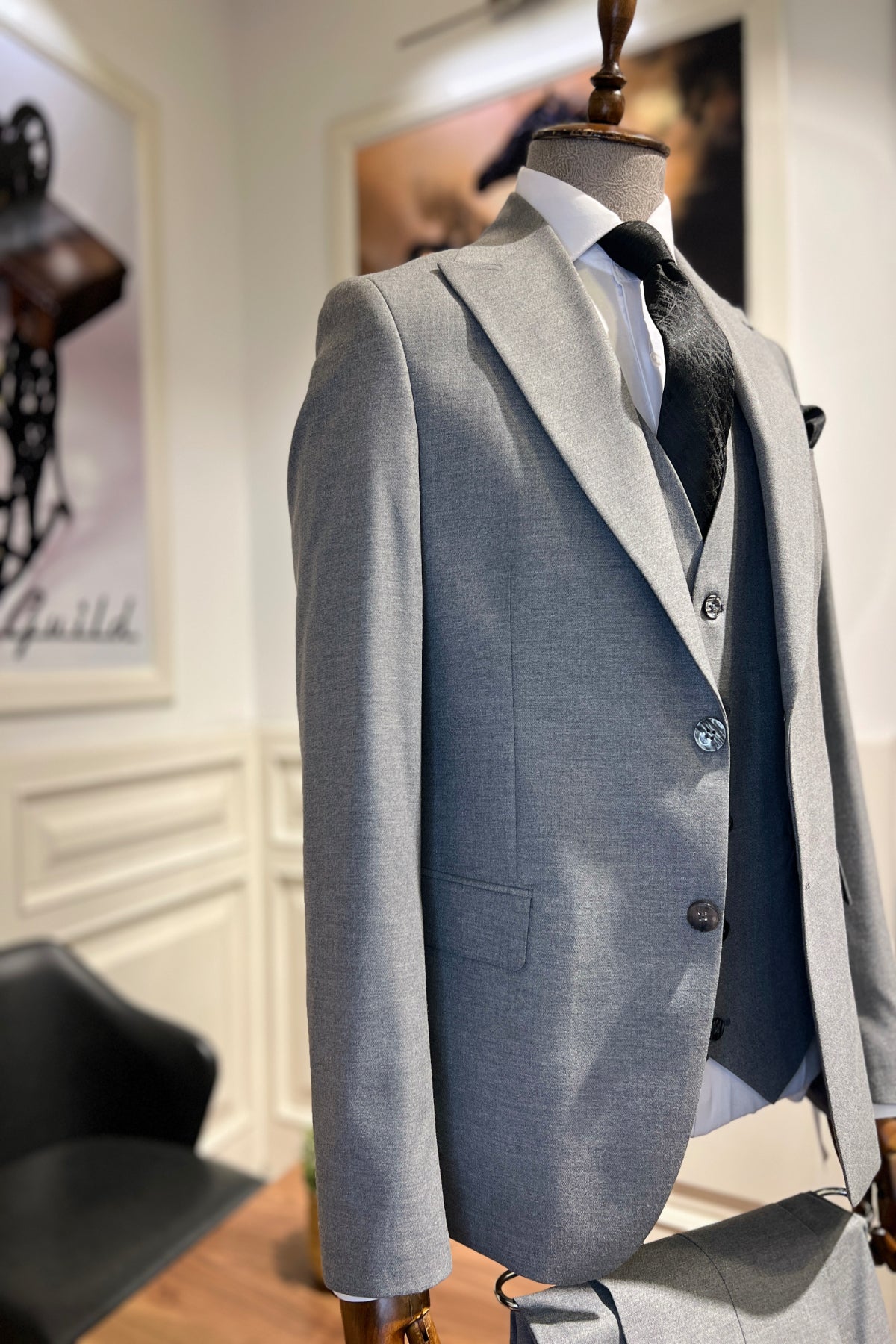 Guild Balkan Slim Fit 3-teilig mit Weste Anzug Grau
